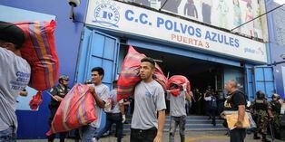 Polvos Azules: incautaron 600 costales con prendas falsificadas en 70 stands del centro comercial