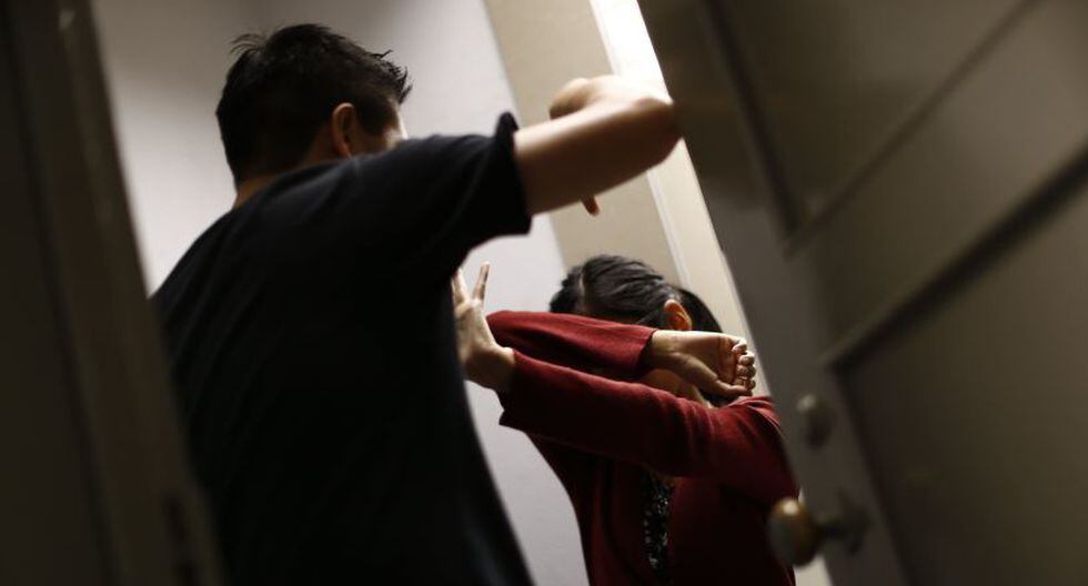 El Gobierno ha destinado más recursos para atender los casos de violencia contra la mujer, informó el presidente Martín Vizcarra. (Foto: El Comercio)