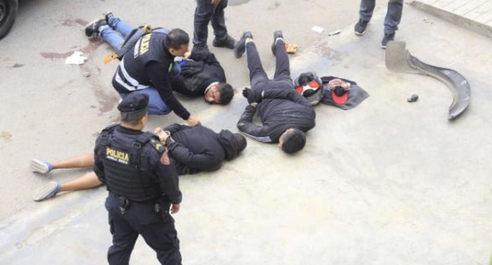 Policía abate a dos presuntos delincuentes tras intento de robo a banco. (Foto: Jessica Vicente / GEC)